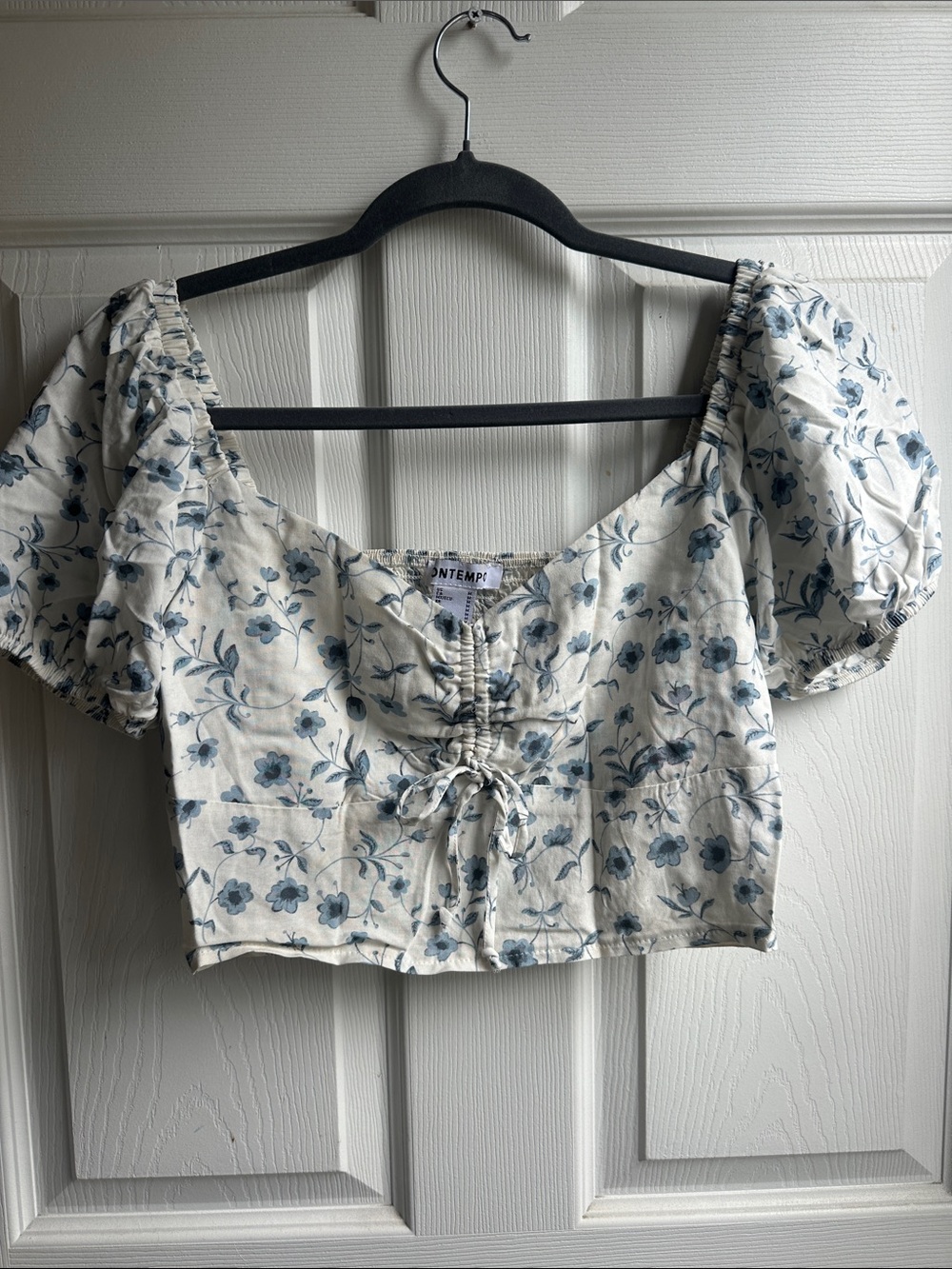 Contempo Floral Ruched Puff Sleeve Crop Top in Blue on Cream